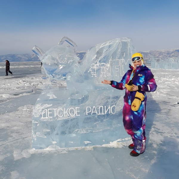 Ледяная скульптура Детского радио появилась на Olkhon Ice Fest